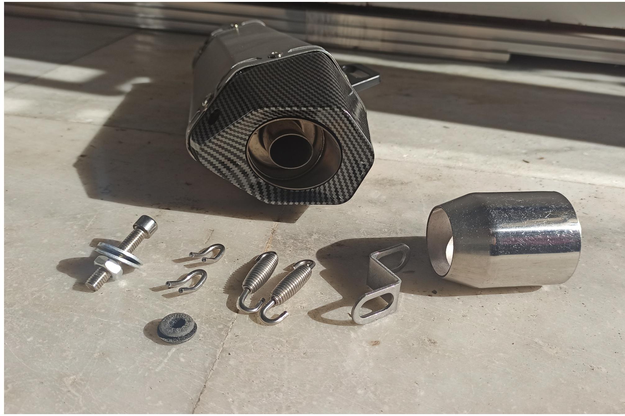 Monero AKRAPOVIC TARZI PERFORMANS EKSOZ SUSTURUCULU GRİ